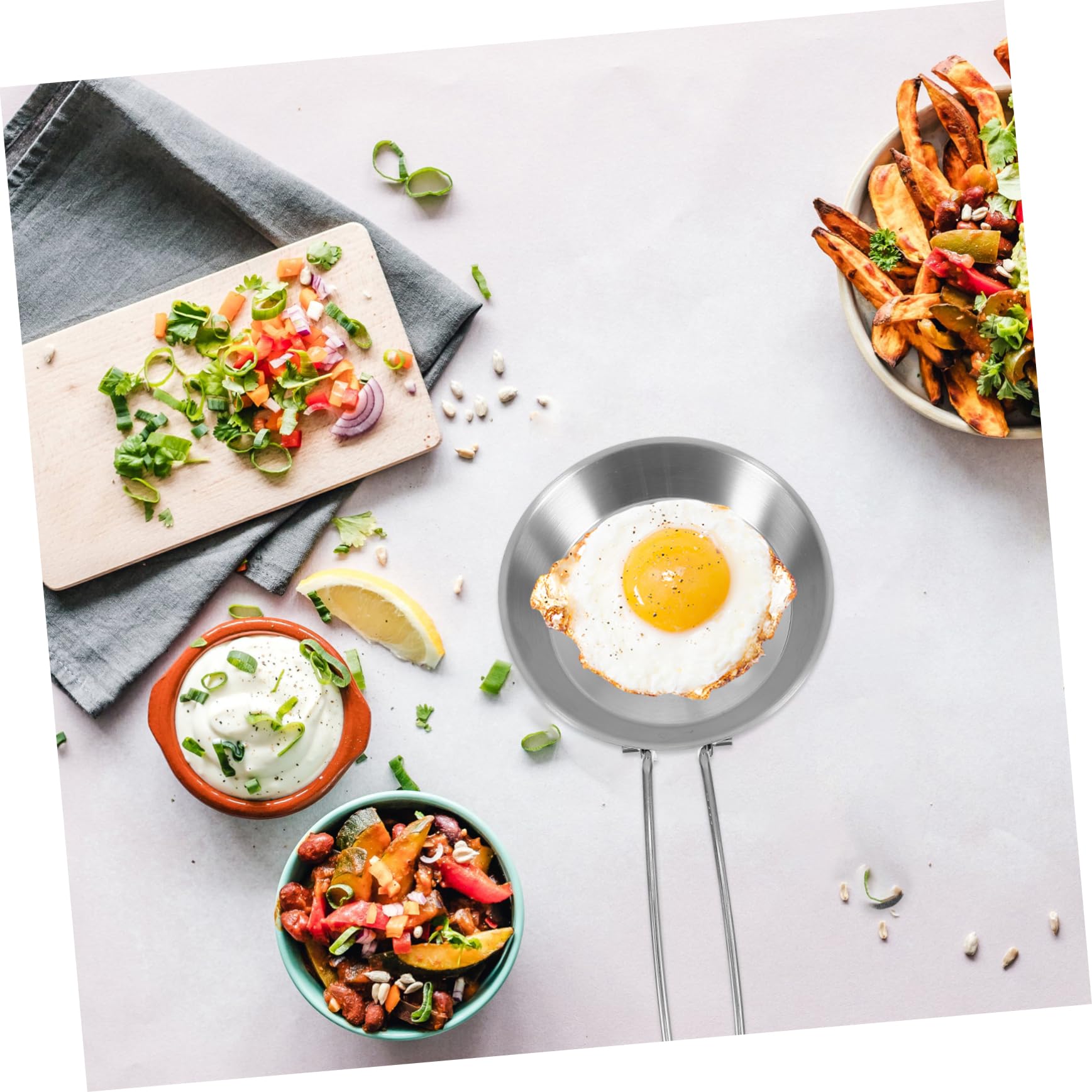 JECOMPRIS egg-pan bacon breakfast ideal for quick, simple meals.