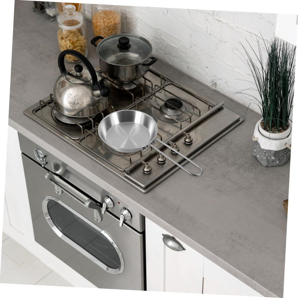 JECOMPRIS ergonomic non-slip grip ensures comfortable handling while cooking eggs.