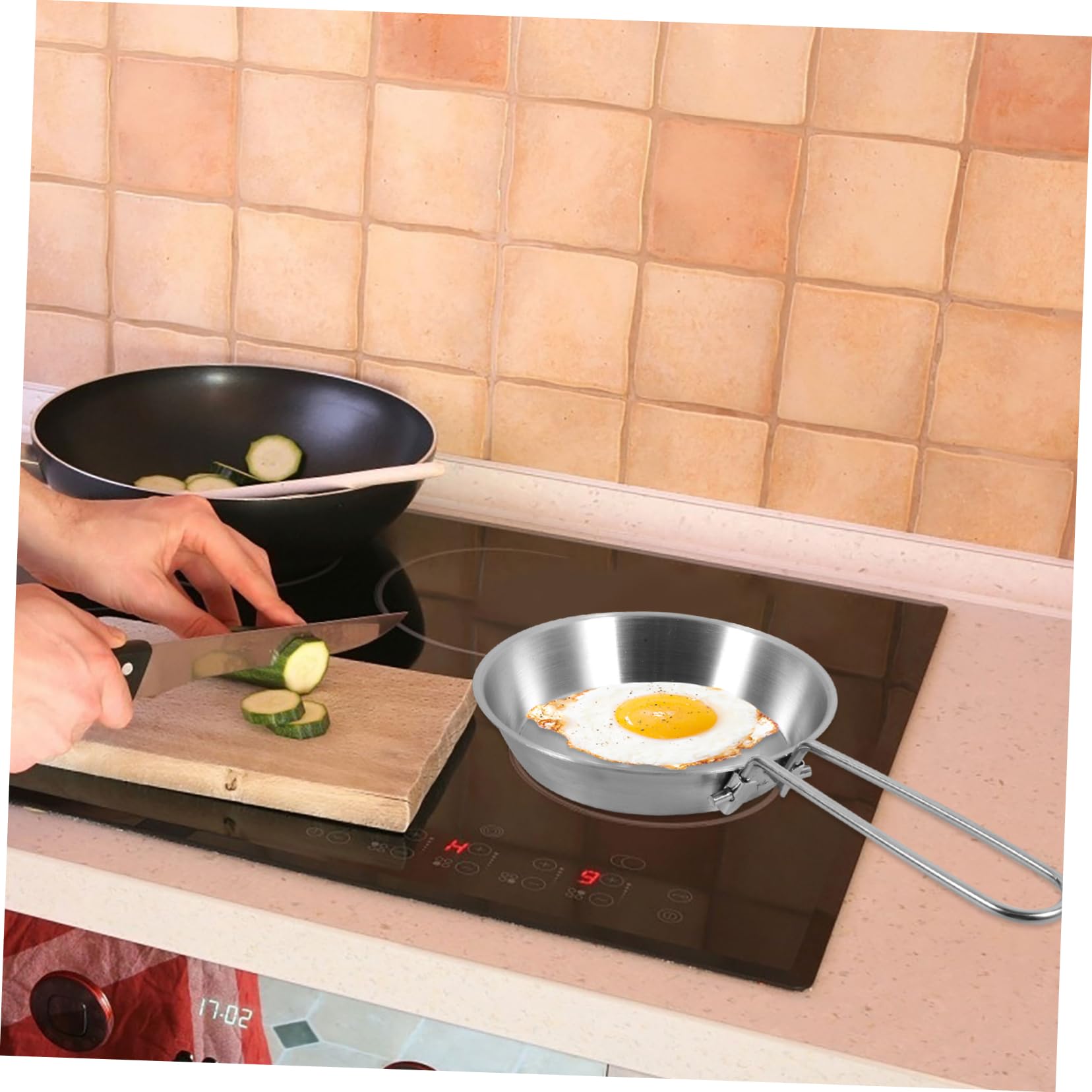 JECOMPRIS pocket-size skillet fits backpacks, perfect for single servings.