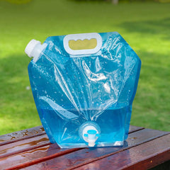 Built-in spigot on JECOMPRIS water bag enables controlled pouring with minimal spills.
