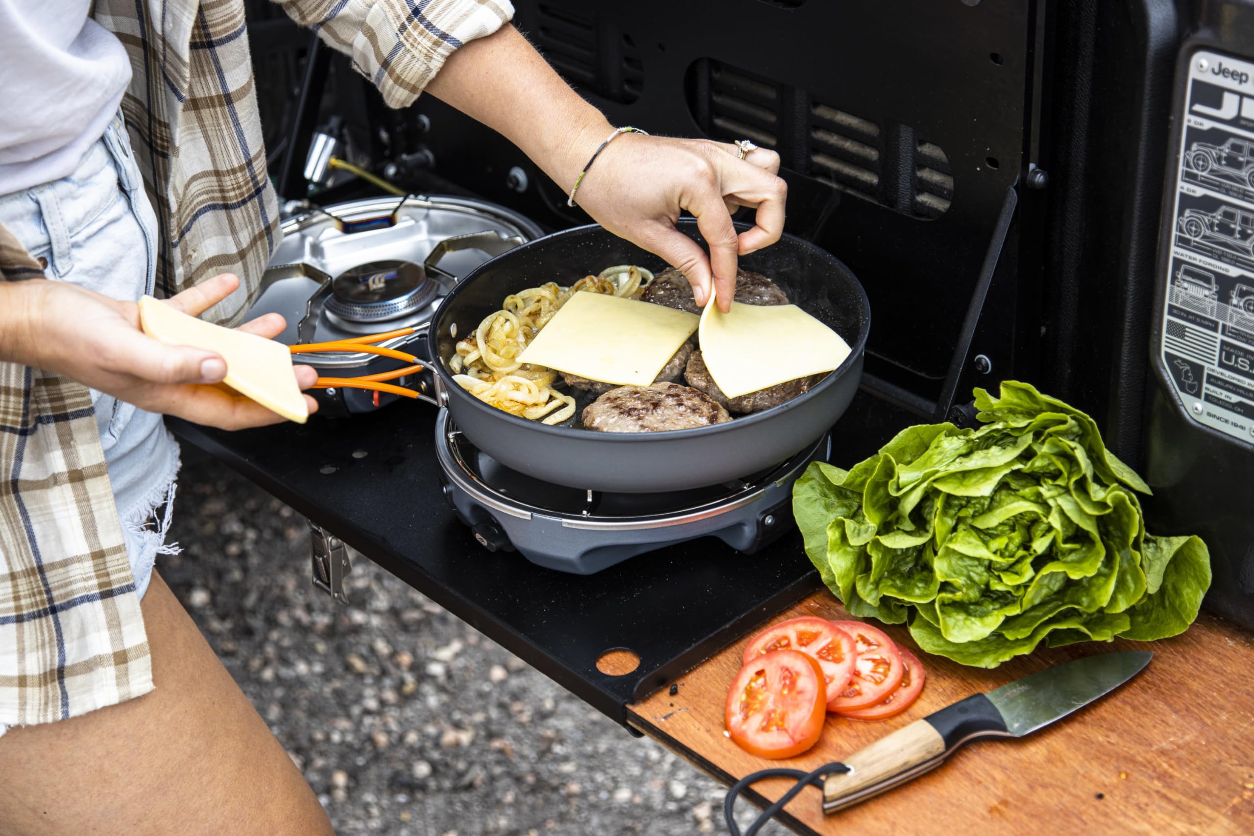 Jetboil insulated folding handles for safe grip and compact packing