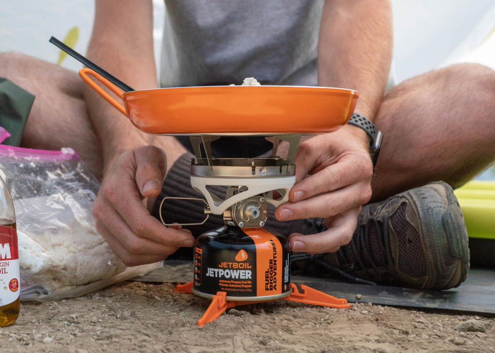 Four-season JetPower performance noted in cold-weather outdoor use.