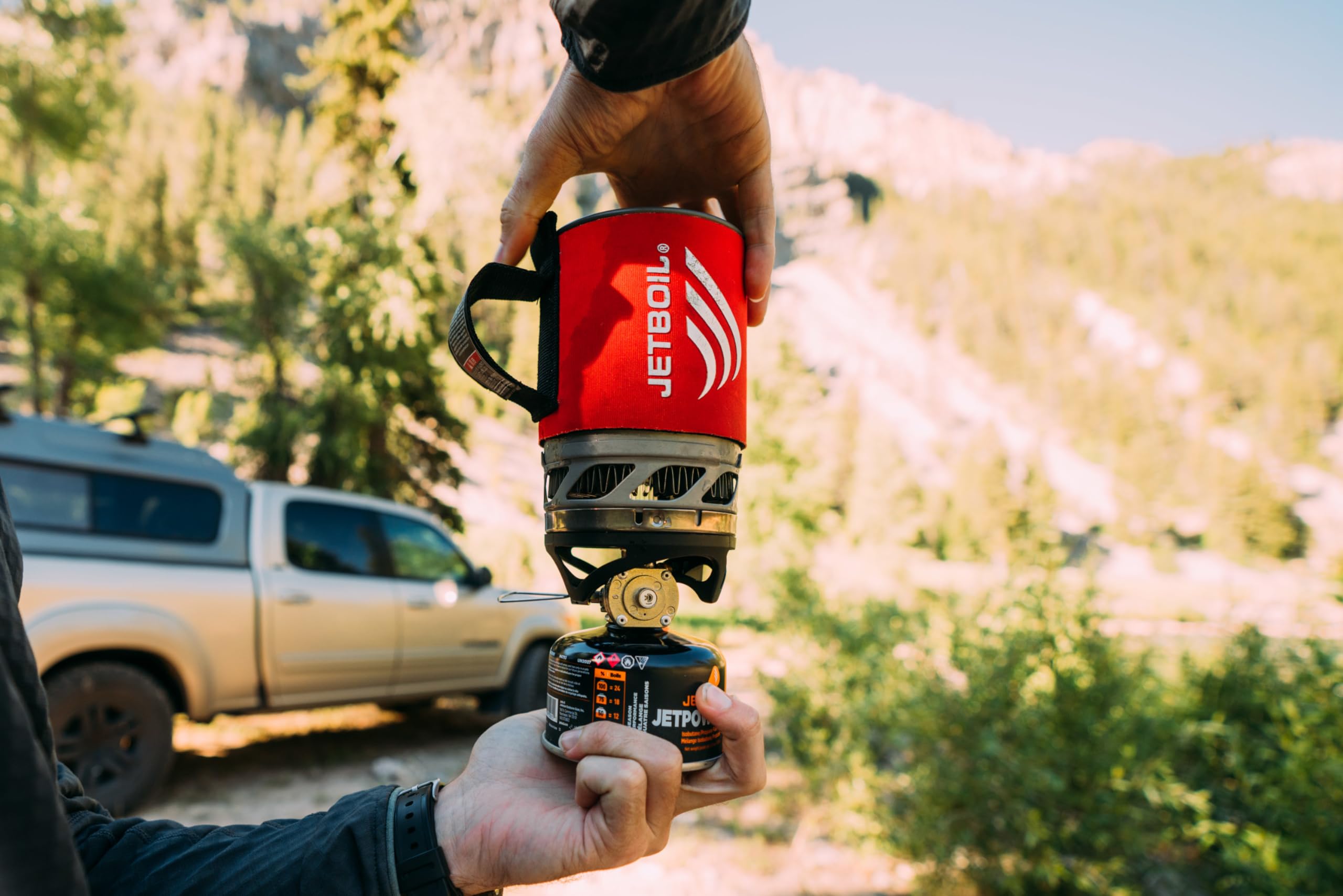 Jetboil MicroMo push-button igniter starts fast on cold mornings.