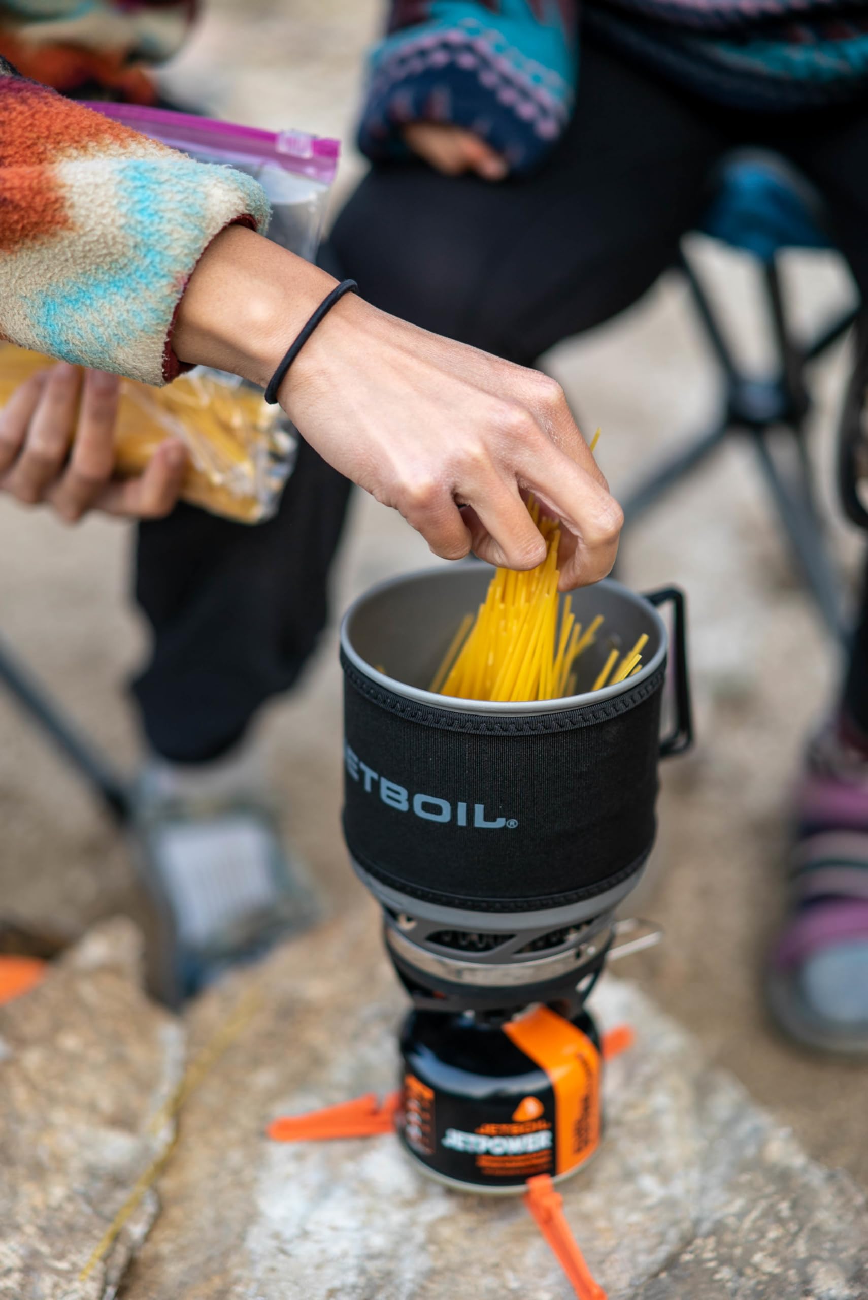 Jetboil MiniMo pushbutton-igniter offers quick, reliable lighting.