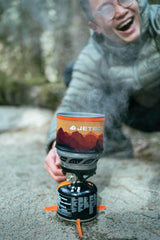 Jetboil MiniMo Sunset cooking cup close-up highlights FluxRing efficiency for fast boils.