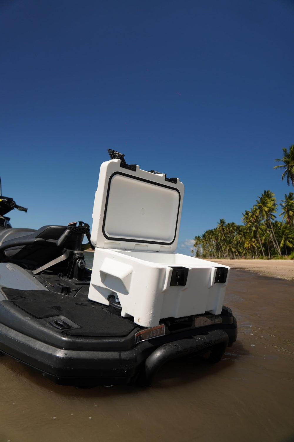 Durable hard construction of Jet Cooler for long outdoor use