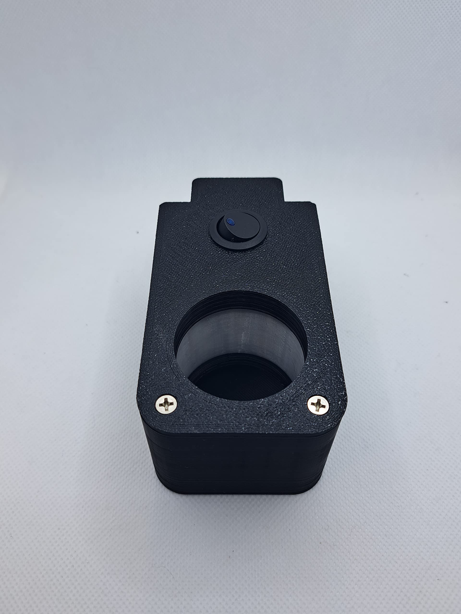 JEWUNO Glow Cup mounting bracket offers flexible parallel or straight-out mounting.