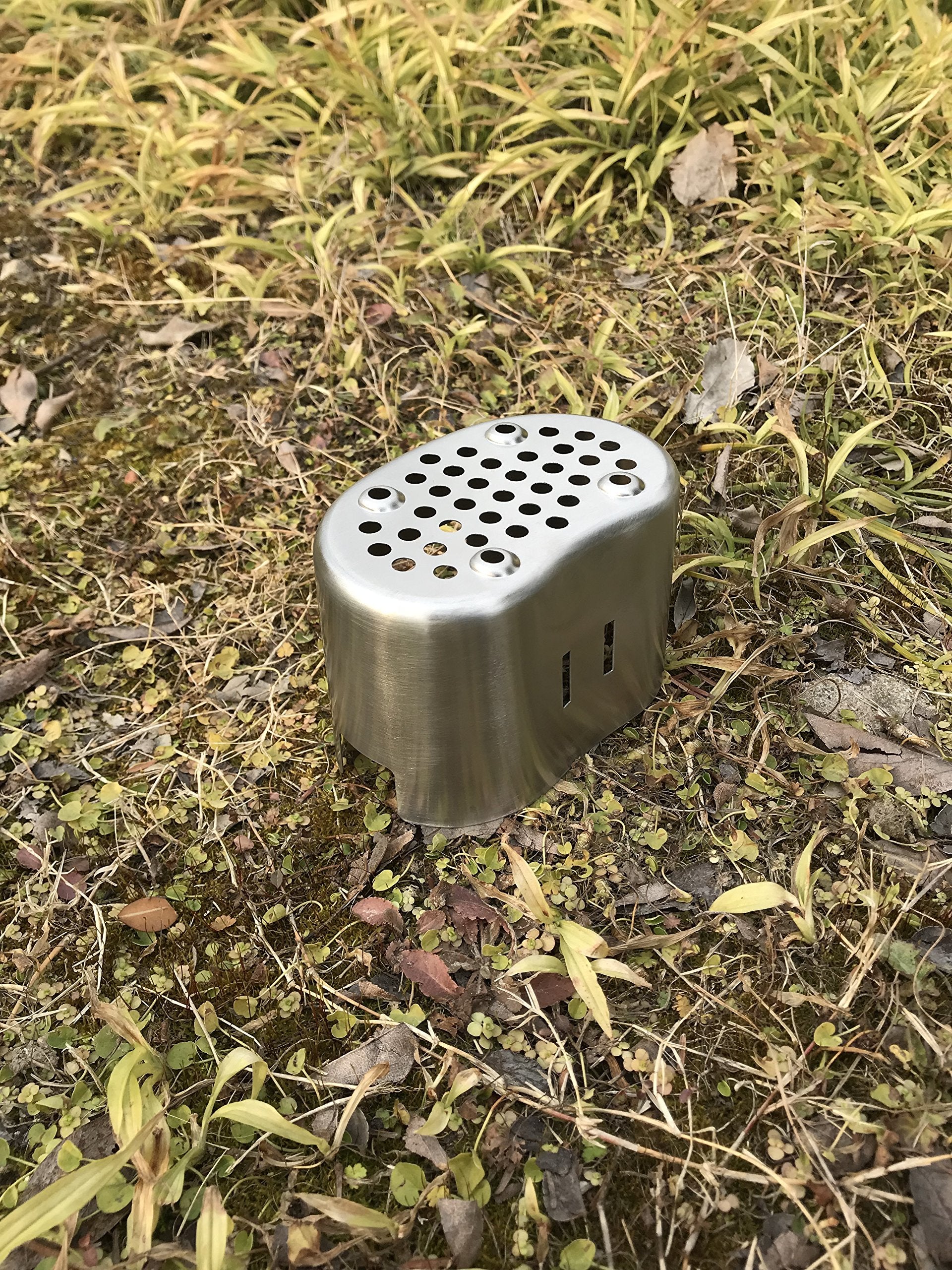Jolmo Lander durable stainless steel construction resists wear on camping trips.