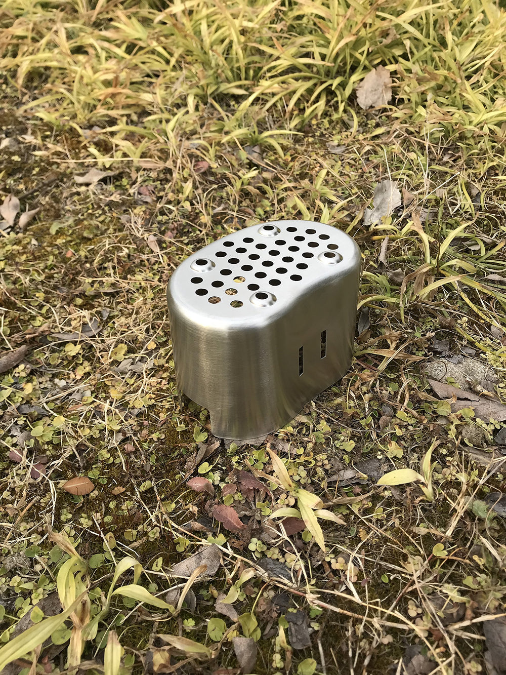 Jolmo Lander durable stainless steel construction resists wear on camping trips.