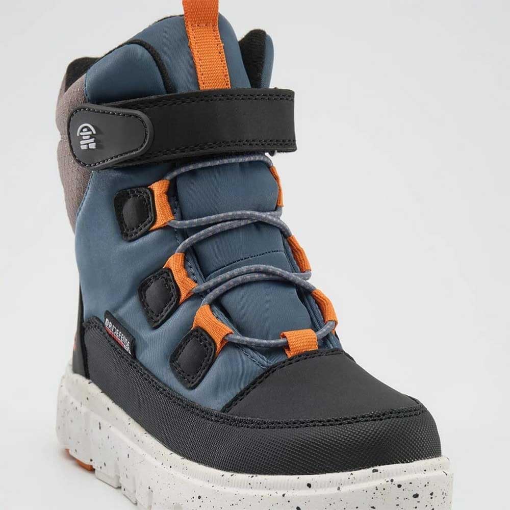 Outsole tread of Kamik Seeker boot designed for reliable grip on ice.