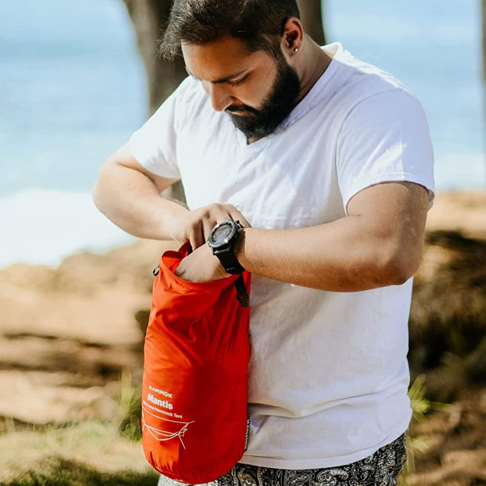 KAMMOK Mantis Ultralight in-use scene under tree for quick shelter.