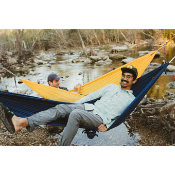 Product demonstrates 500-pound capacity for strong, off-ground lounging.