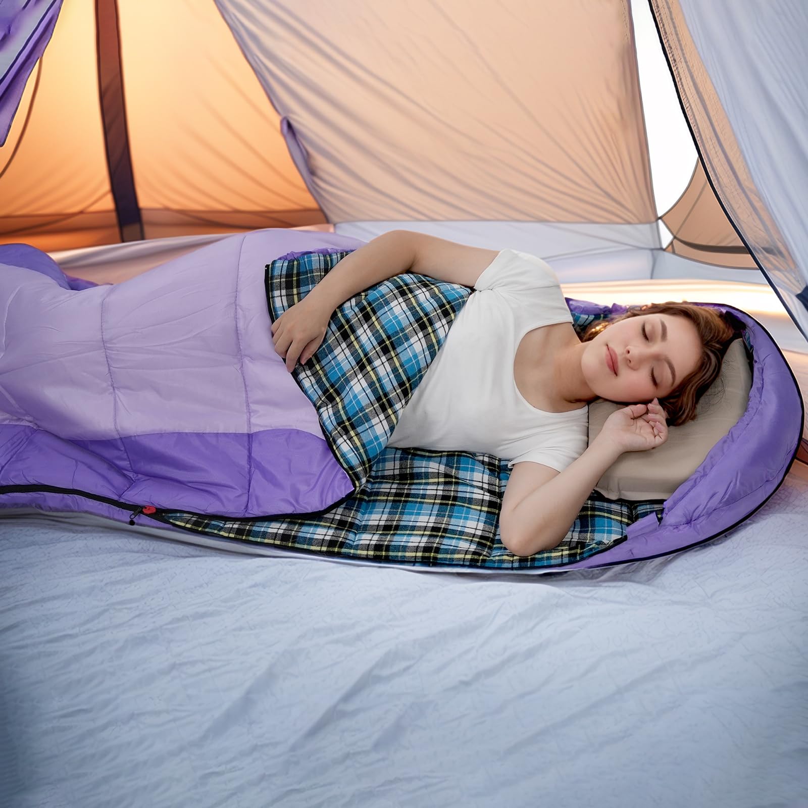 Kanyak two-color connectable design doubles as a roomy double sleeping bag.