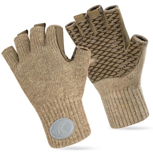 KastKing Bully Wooly gloves demonstrate dexterity for knot-tying and rigging