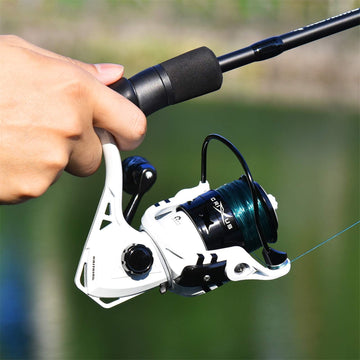 KastKing Crixus golf-style superpolymer handle grip in wet conditions.