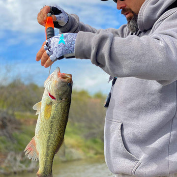 Integrated pull tabs on KastKing Gill Raker Gloves