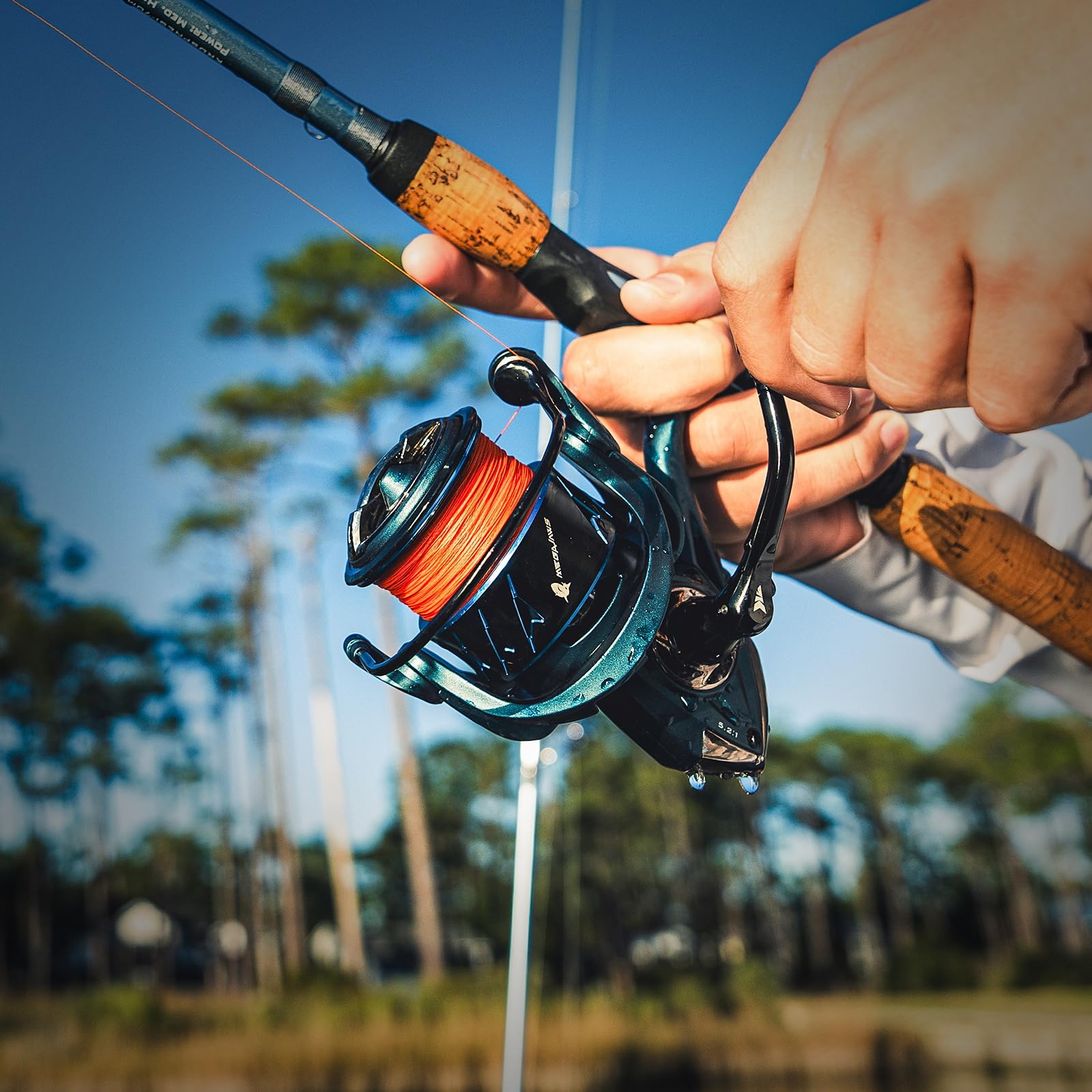 KastKing MegaJaws 3000 side profile showcases aerodynamic rotor for reduced weight.