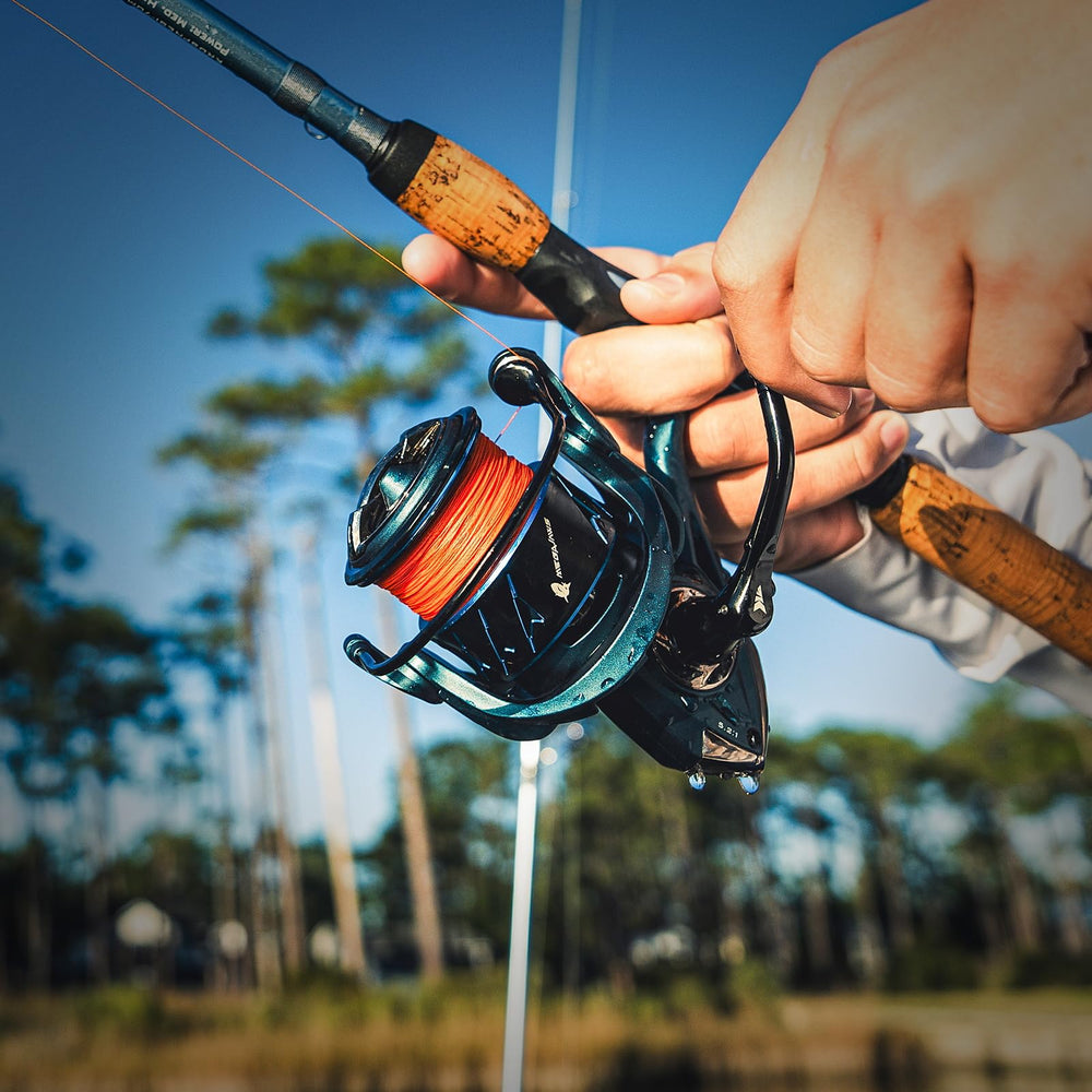 KastKing MegaJaws 3000 side profile showcases aerodynamic rotor for reduced weight.