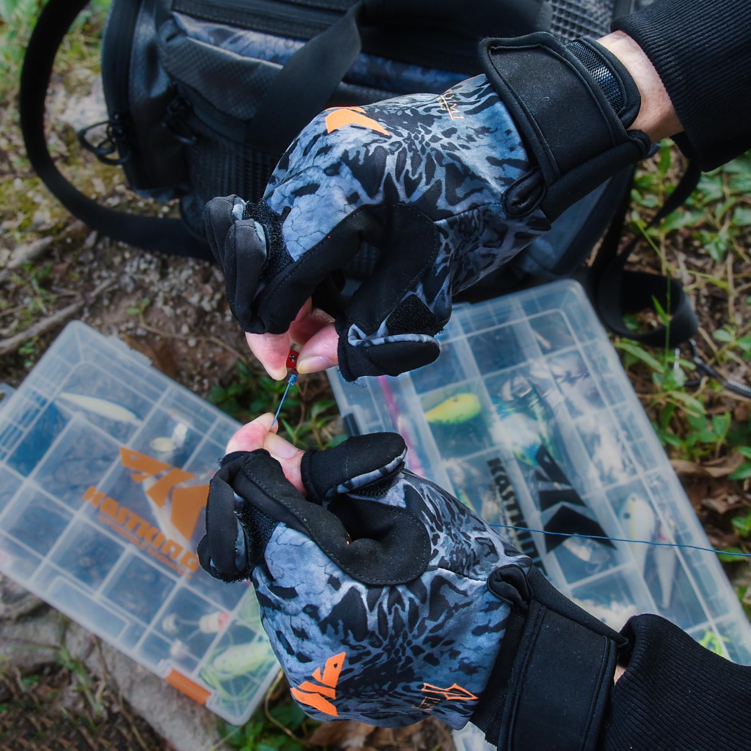 KastKing Mountain Mist gloves ideal for ice fishing, photography, and hunting