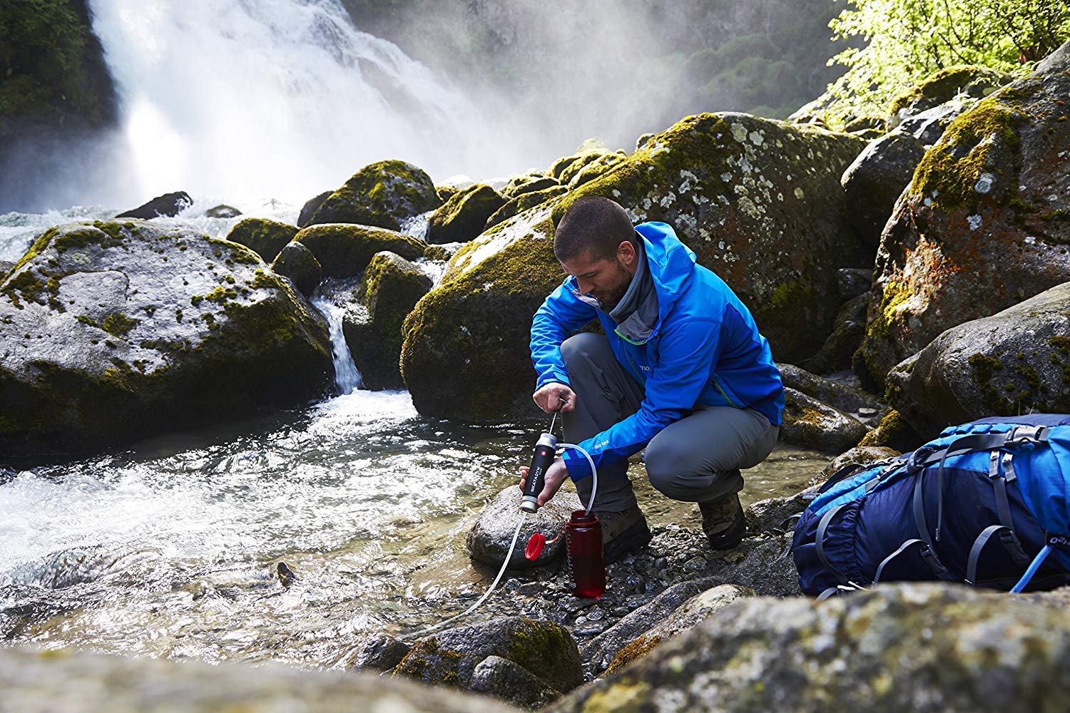 Katadyn Pocket outlet-hose-clip enables quick filling of bottles during trips.