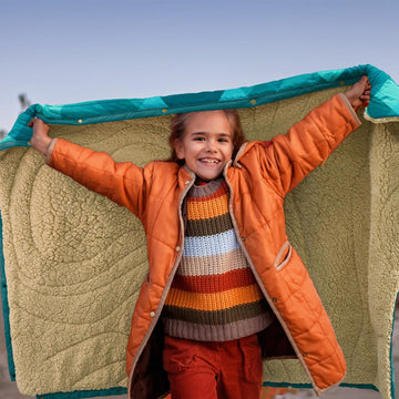 KawaGebo Kamp blanket-camping-hiking-use scenario shows versatile outdoor companion.