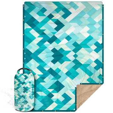 KawaGebo Kamp blanket sherpa-liner closeup highlights ultra-soft warmth for chilly nights outdoors.