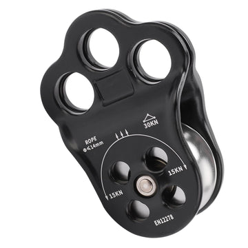 Keenso 30KN pulley on rugged terrain demonstrates lightweight, durable performance.