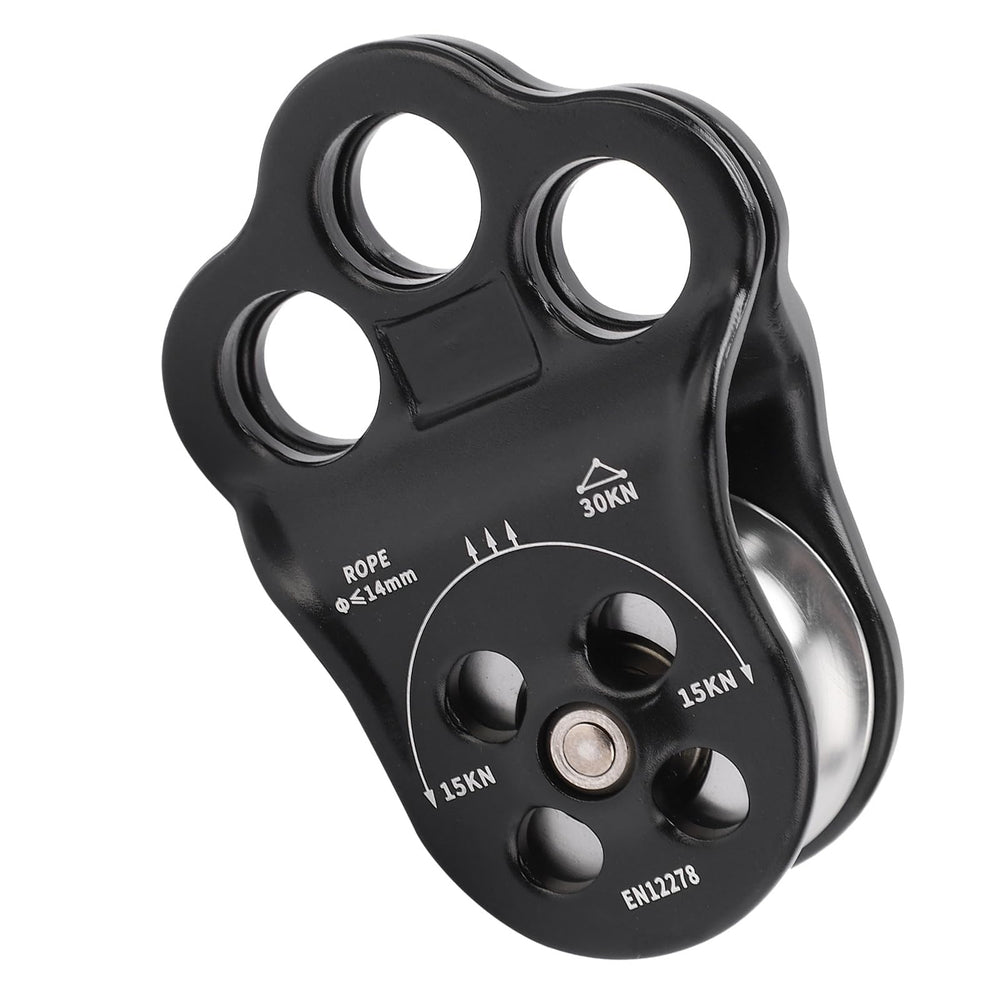 Keenso 30KN pulley on rugged terrain demonstrates lightweight, durable performance.