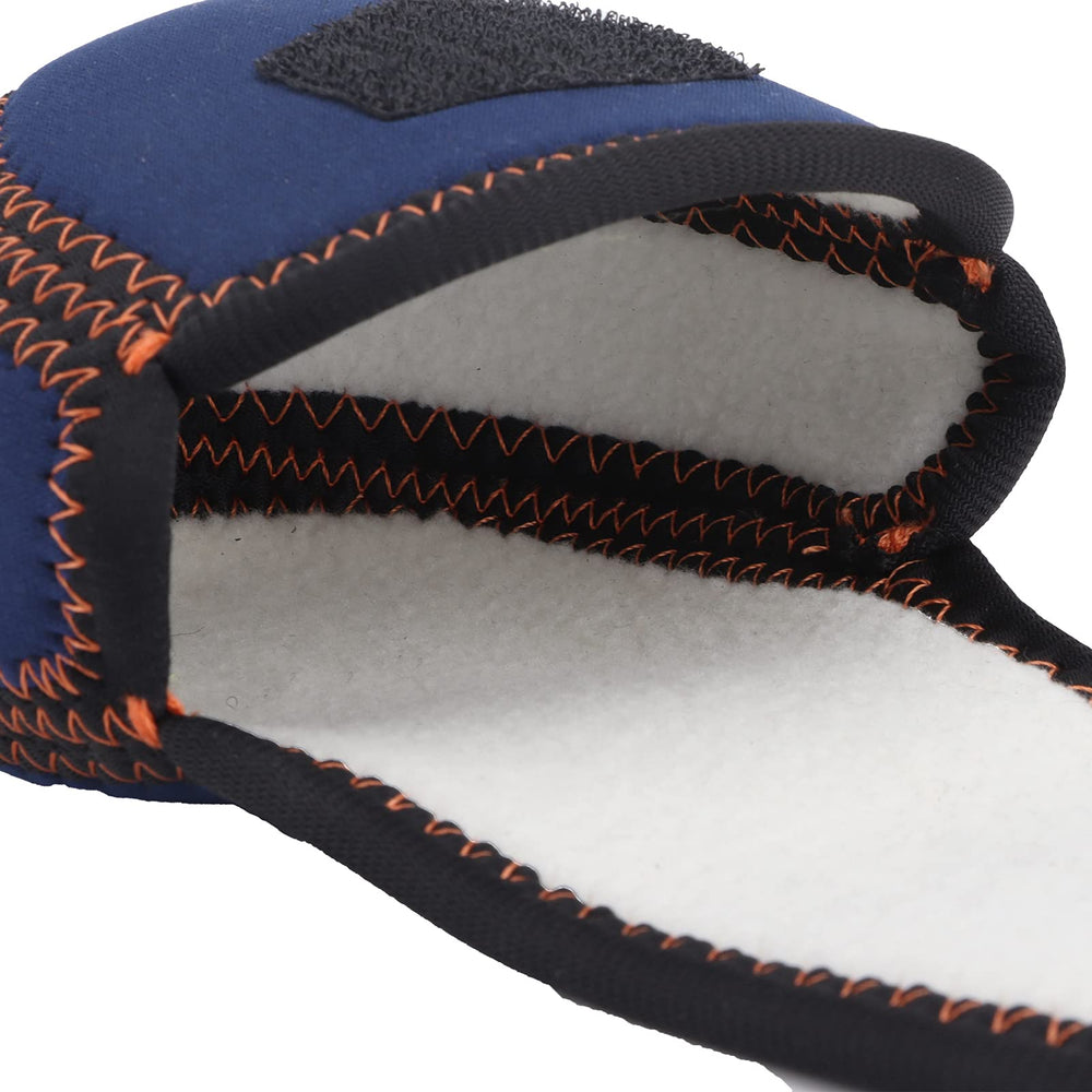 Keenso Water-resistant reel pouch guards against splashes and light rain.