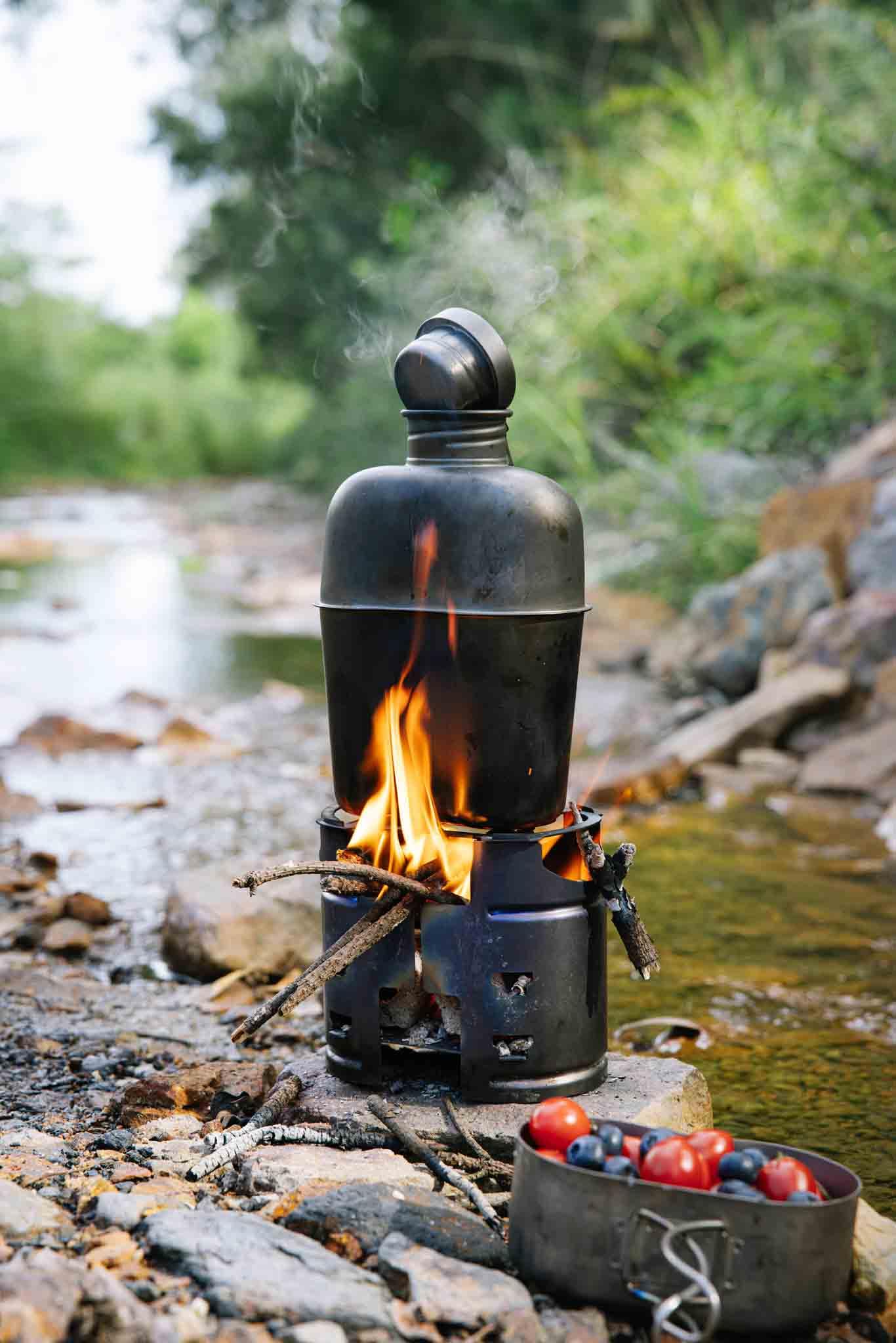 Keith Ti3061 Pro cup with lid for compact hot drinks outdoors.