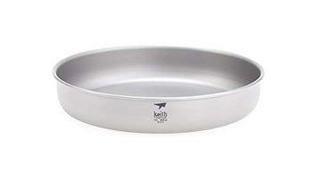 Keith Titanium Ti8702 plate showing 33.8 oz capacity for outdoor meals.