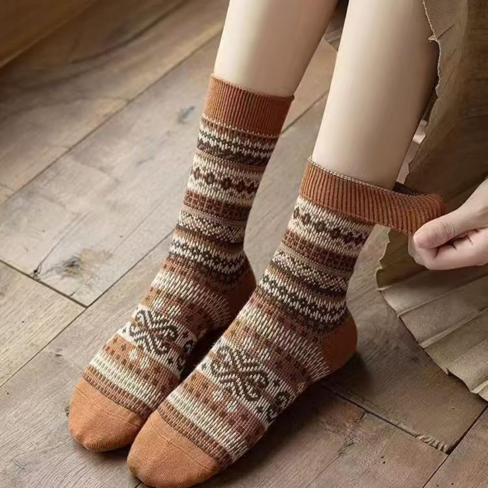 Kelabia thick thermal socks paired with boots for chilly commutes.