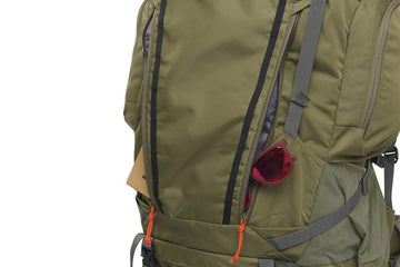Kelty Coyote top lid with security sleeve for safeguarding small valuables