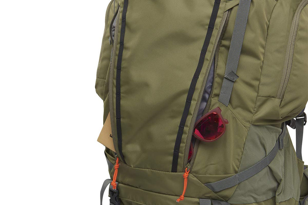 Kelty Coyote top lid with security sleeve for safeguarding small valuables