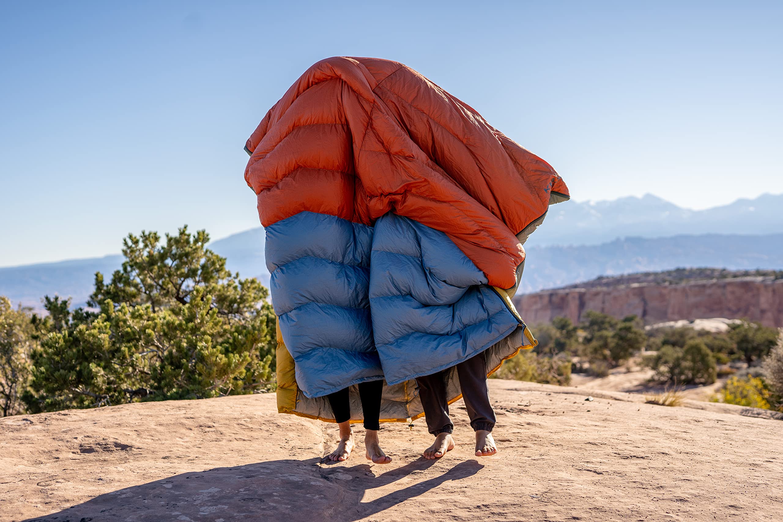Kelty Galactic Down 30 degree includes a compact stuff sack for easy packing.