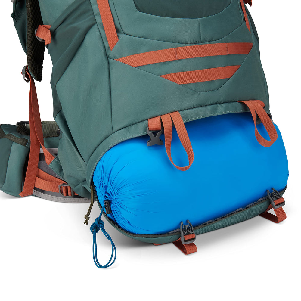 Kelty Glendale 105L dual water bottle pockets aid hydration