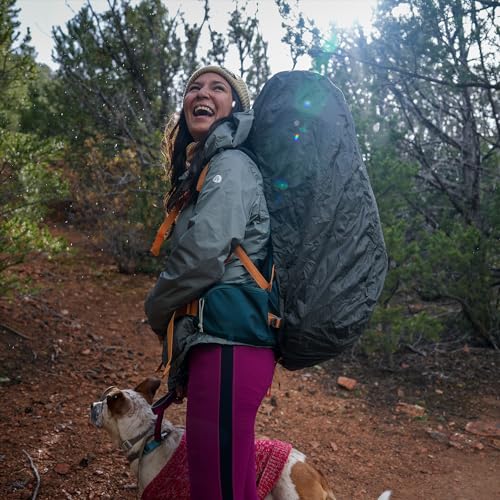 Kelty rain cover elastic cinch ensures quick fasten and release.