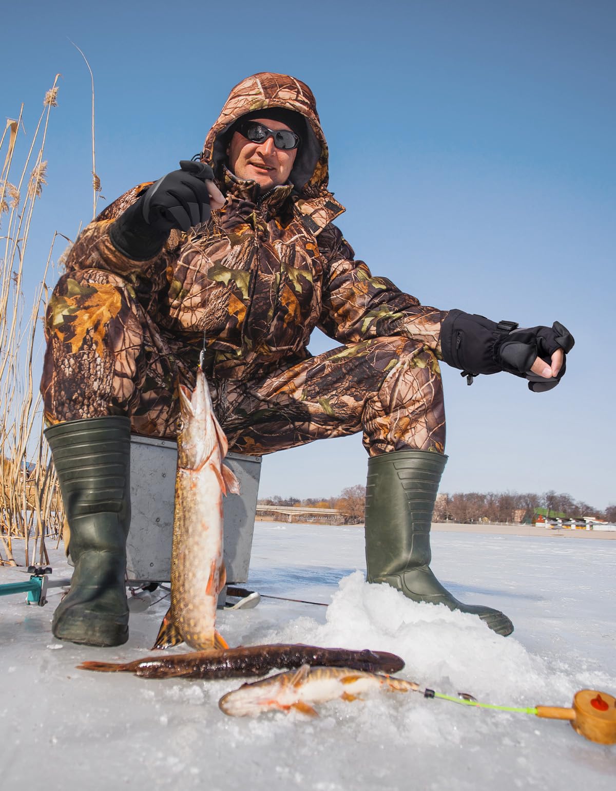 KEMIMOTO heated gloves ideal for ice fishing and winter sports with quick heat