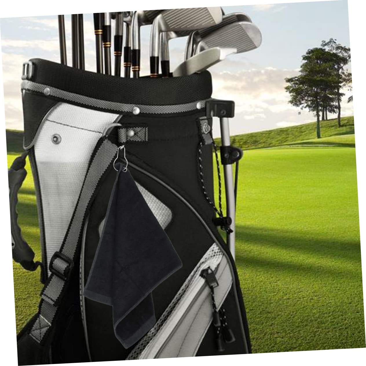 KICHOUSE golf towel cleans club heads and grips.