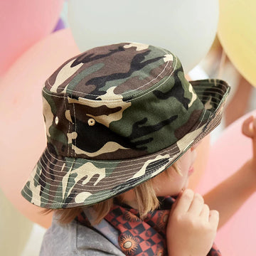 Wide brim sun hat with camouflage pattern