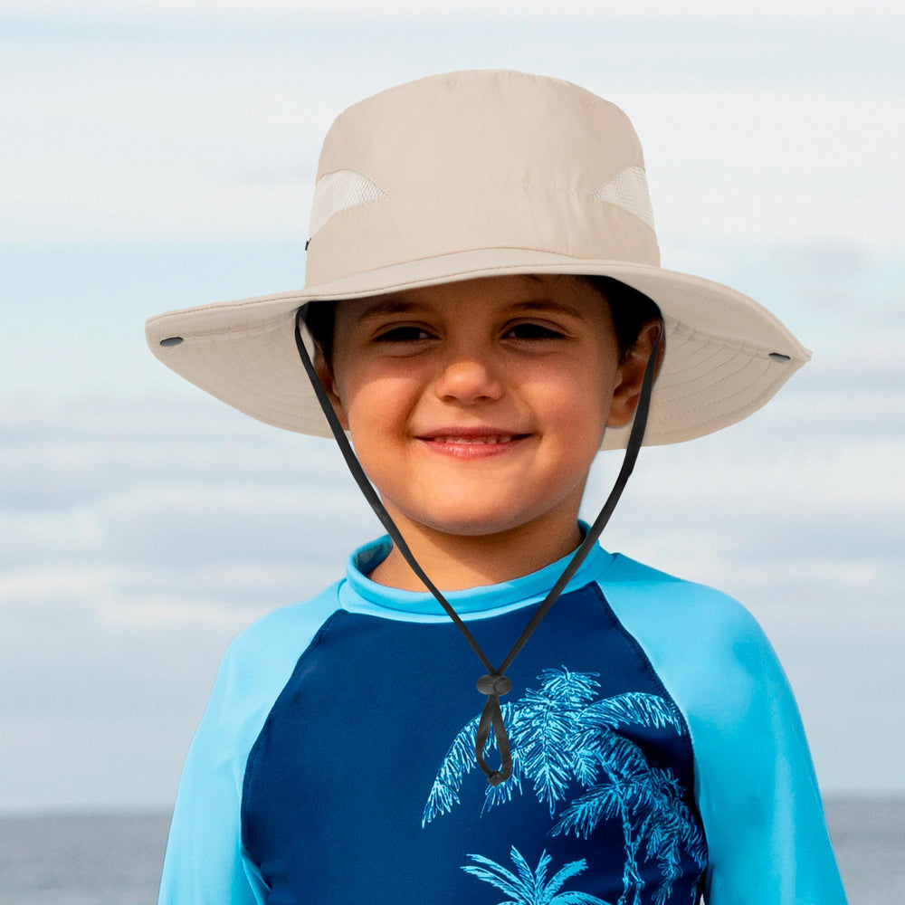 Wide brim hat with sweat-absorbing belt and mesh vents