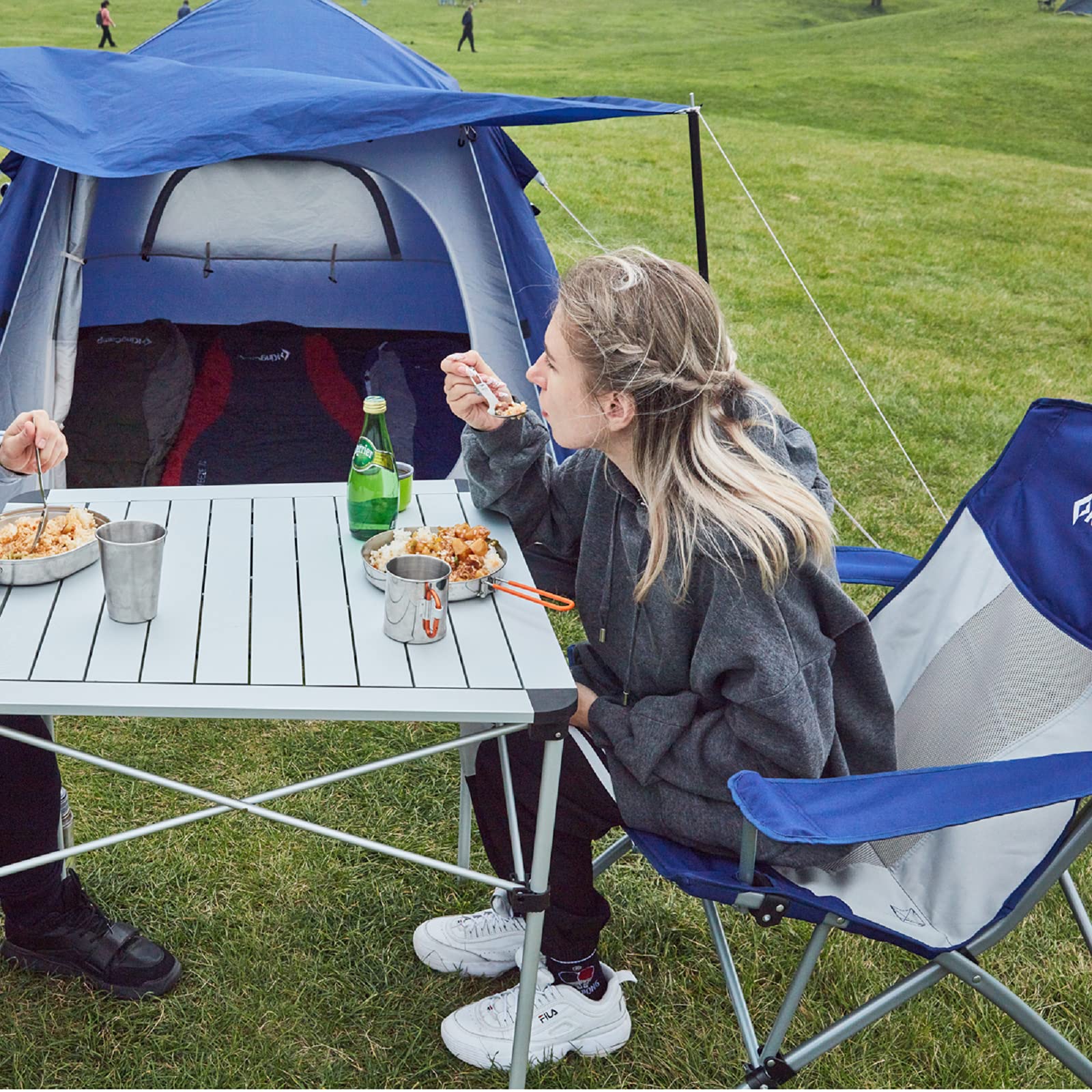 KingCamp durable heat-insulated handle protects hands while cooking.