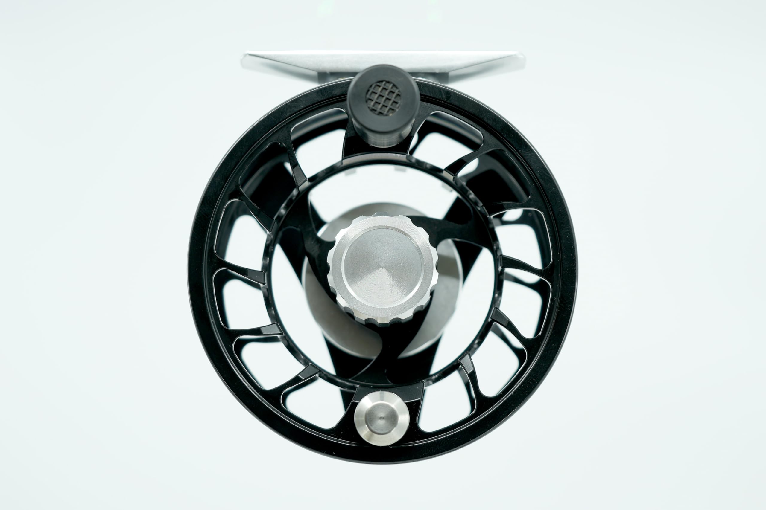 Kingfisher Big Blackfoot Reel side profile highlights lightweight hollow design for comfortable long casts.
