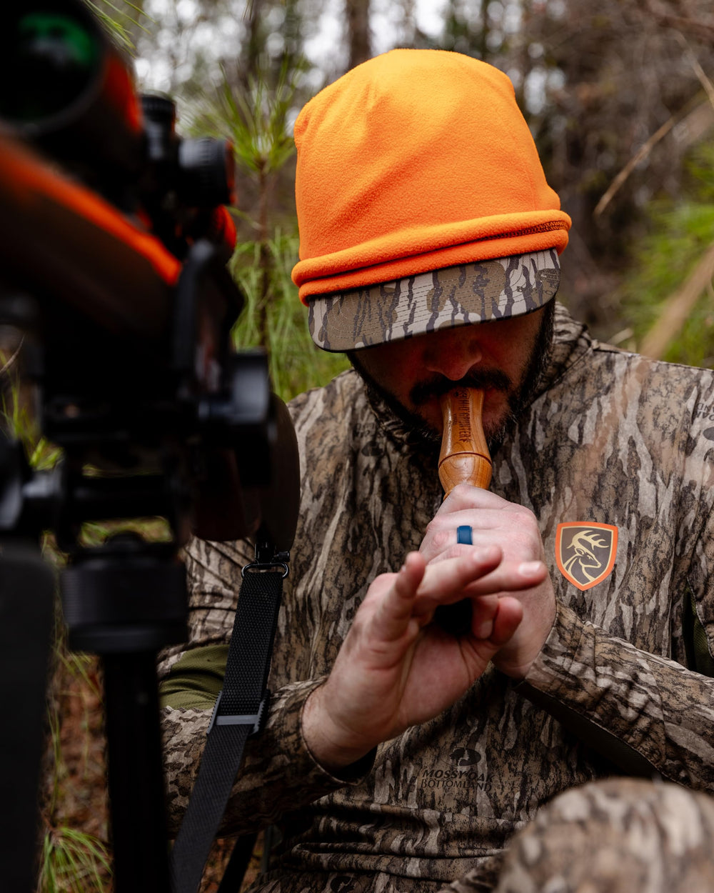 Cherry wood body delivers durability and rich resonance for field use.
