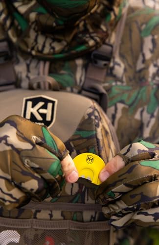 Knight & Hale Ol Yeller reeds detail highlighting Batwing Split-V design for loud raspy yelps.