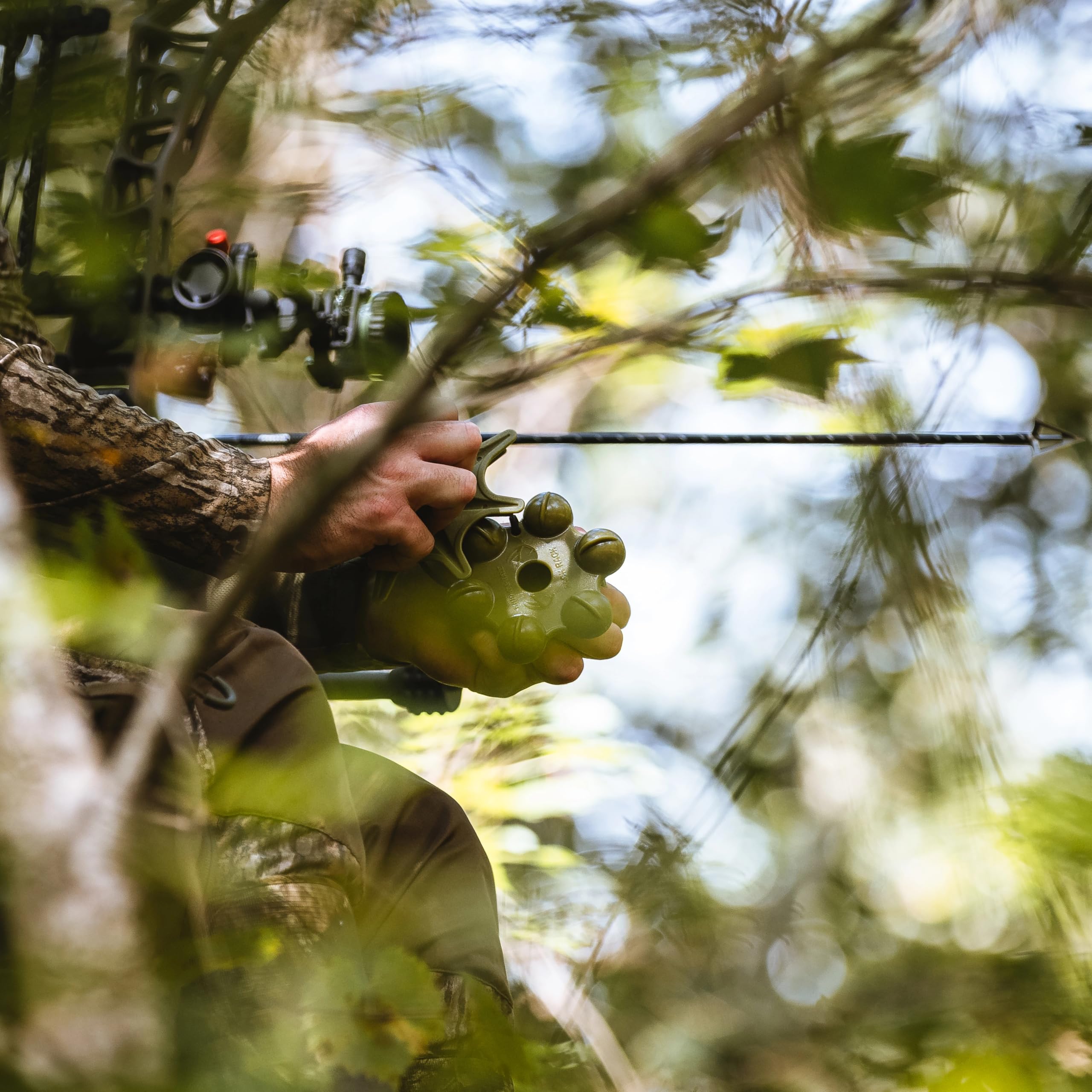 Knight & Hale Pack Rack quiet portability enables discreet field hunts.