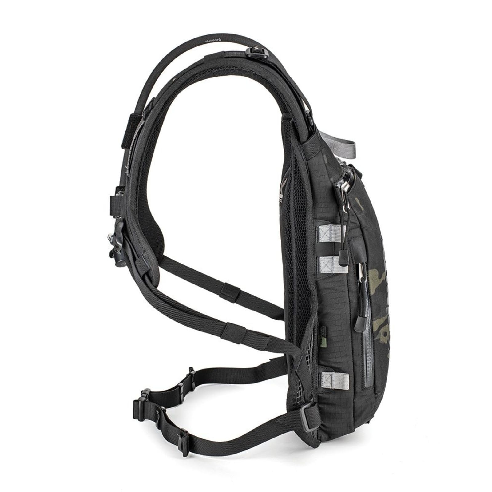 Kriega Hydro-3 harness close-up demonstrates weight distribution and stability