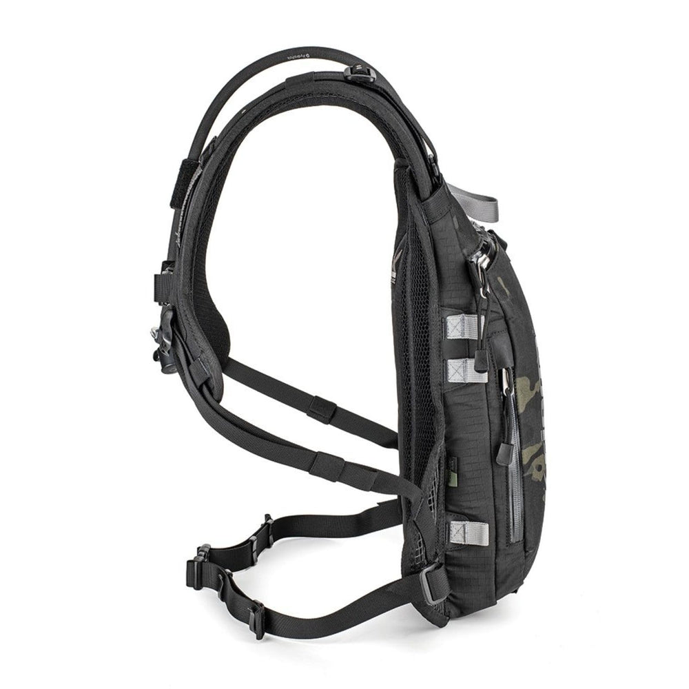 Kriega Hydro-3 harness close-up demonstrates weight distribution and stability