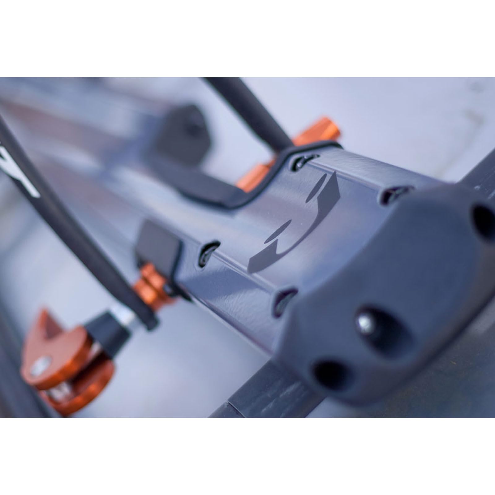 KUAT Trio fits factory and aftermarket crossbars up to 3.5 inches wide.