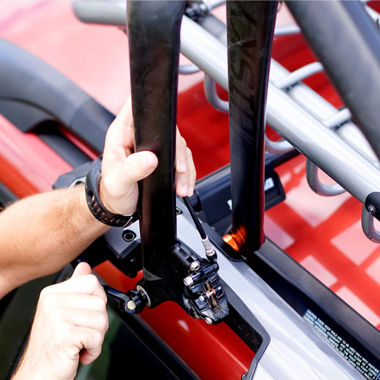 KUAT Trio sliding rear tire strap keeps the wheel stable on rough roads.